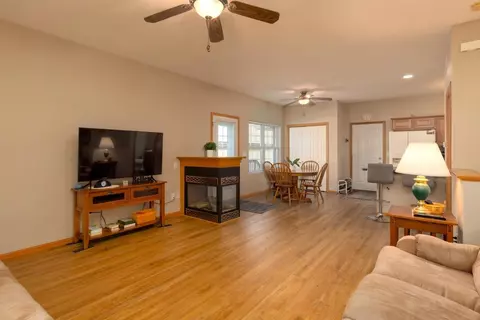 3824 Jay Ln, Waterloo, IA 50701 photo 11
