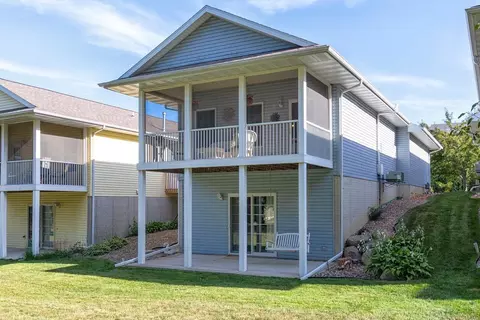 3824 Jay Ln, Waterloo, IA 50701