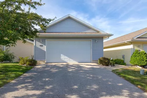 3824 Jay Ln, Waterloo, IA 50701 photo 2