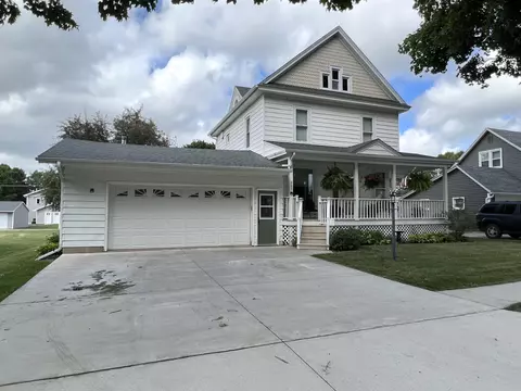 921 Chase St, Osage, IA 50461