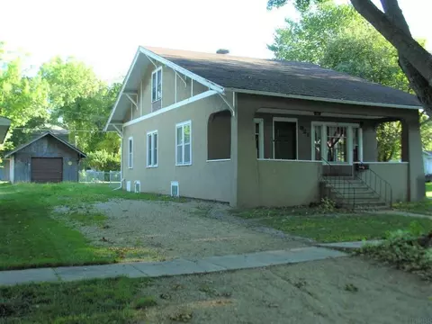 921 Oak St, Osage, IA 50461