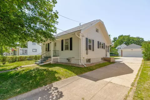 808 Denver St, Waterloo, IA 50702