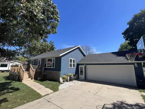 308 Day St, Parkersburg, IA 50665