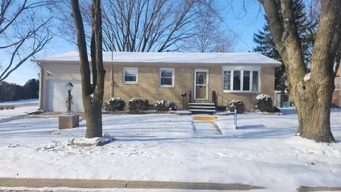 107 Cooley St, Strawberry Point, IA 52076