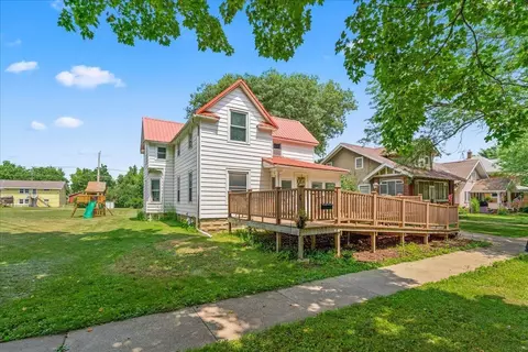 1009 Park Ave, Ackley, IA 50601