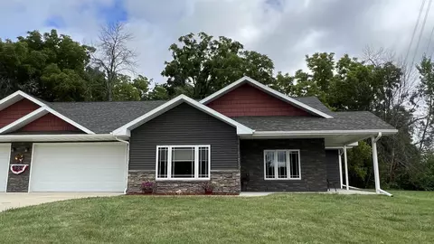 109 Le Stein Ln, New Hampton, IA 50659