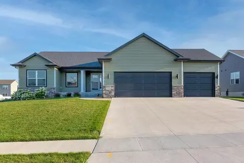 1829 Waxwing Way, Waterloo, IA 50701