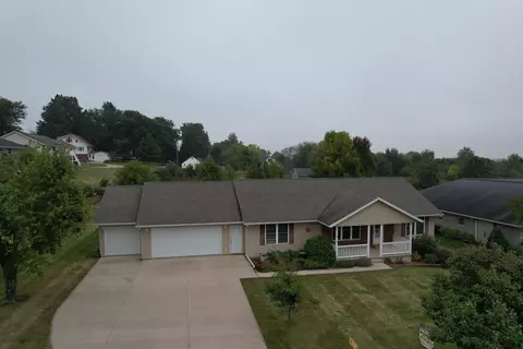 227 Grandview Ave, Monticello, IA 52310