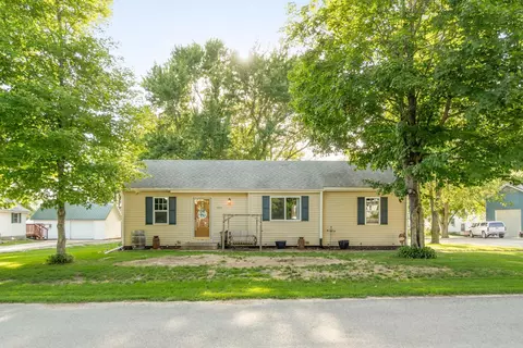 504 Park St, Walker, IA 52352