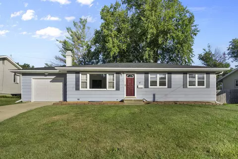 3318 W Ridge Dr, Waterloo, IA 50701