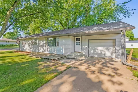 806 SE 1st St, Tripoli, IA 50676