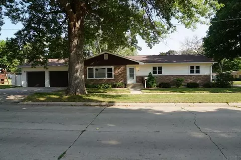 601 8th St, Charles City, IA 50616