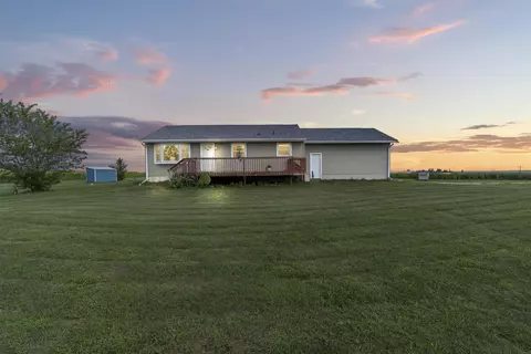 1318 Lawrence Dr, Hazleton, IA 50641