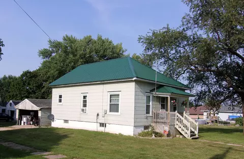 393 South St, Arlington, IA 50606