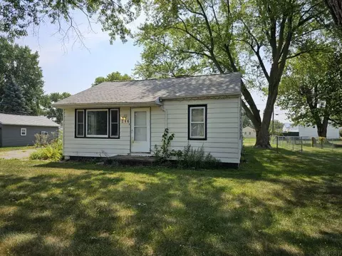 266 Toneff Dr, Elk Run Heights, IA 50707