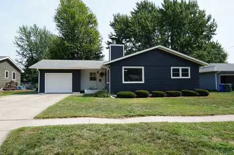 207 Central Ave, Charles City, IA 50616