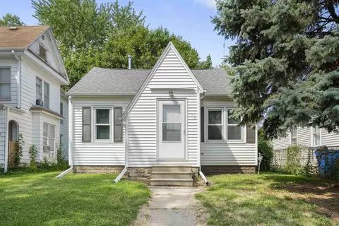 136 Linwood Ave, Waterloo, IA 50702