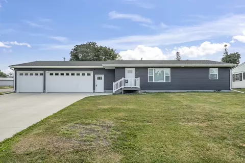 307 7th Ave SE, Oelwein, IA 50662