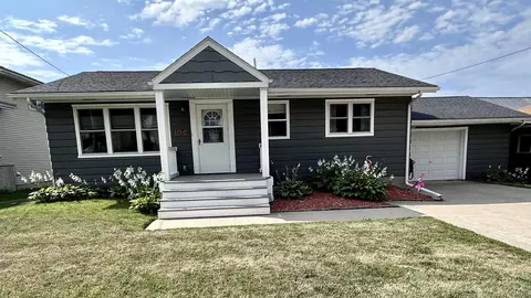 104 NW 4th Ave, Waukon, IA 52172