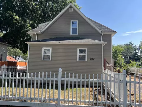 824 Forest Ave, Waterloo, IA 50702