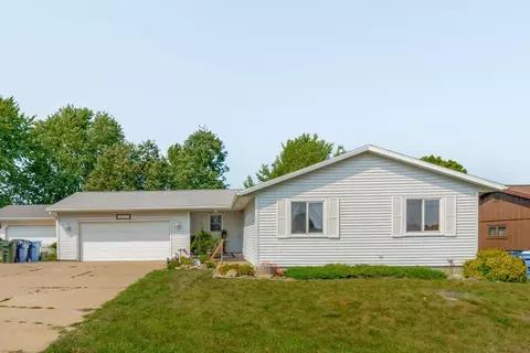 625 E San Marnan Dr, Waterloo, IA 50702