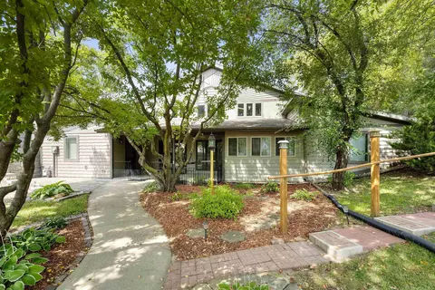 115 NE 9th St, Waverly, IA 50677