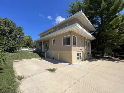 2704 College St, Cedar Falls, IA 50613