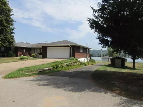276 Abel Dr, Guttenberg, IA 52052