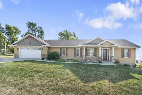 811 S Main St, Traer, IA 50675