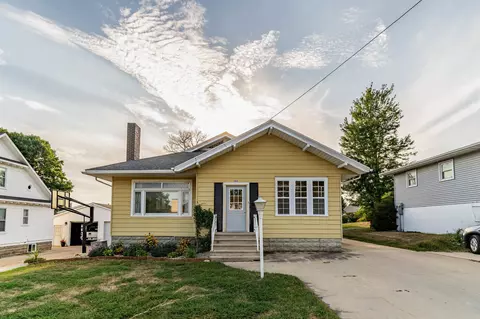 1105 10th St, Grundy Center, IA 50638