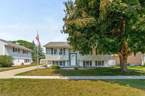 204 Bergstrom, Cedar Falls, IA 50613