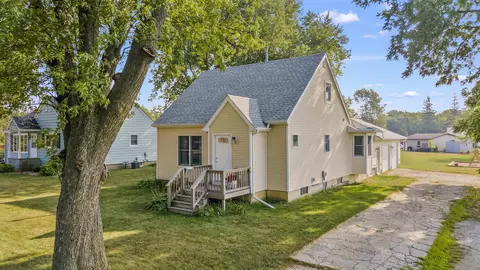 210 S Maple St, Sumner, IA 50674