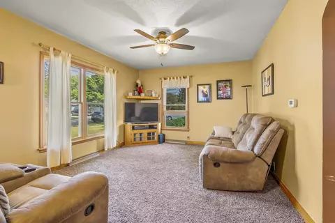 210 S Maple St, Sumner, IA 50674 photo 4