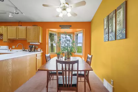 210 S Maple St, Sumner, IA 50674 photo 11