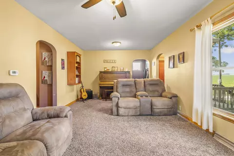 210 S Maple St, Sumner, IA 50674 photo 5