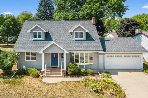 4201 Heritage Rd, Cedar Falls, IA 50613