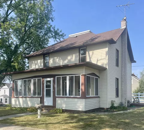 207 S Jefferson St, Calmar, IA 52132