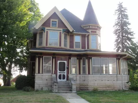 216 N Chestnut St, Monticello, IA 52310