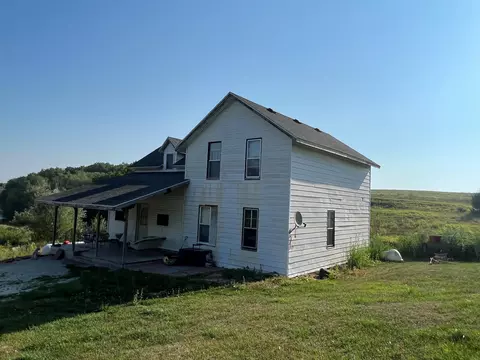 1796 Middle Ossian Rd, Ossian, IA 52161