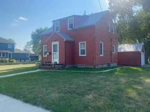 809 S 6th St, Osage, IA 50461
