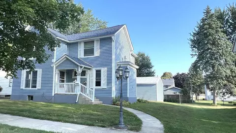 423 W Spring St, New Hampton, IA 50659