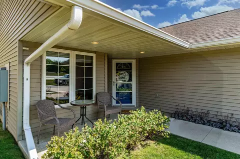 107 Brayden Ln, Waterloo, IA 50701
