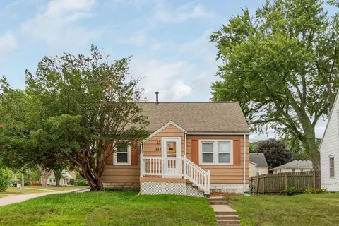 1558 Hawthorne Ave, Waterloo, IA 50702
