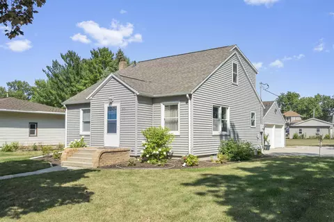 615 4th St, Jesup, IA 50648