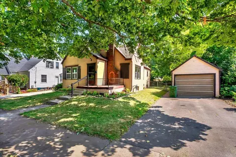 1215 W 6th St, Waterloo, IA 50702