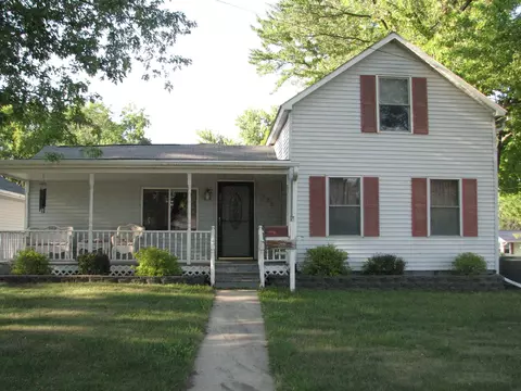 822 NE 3rd St, Independence, IA 50644