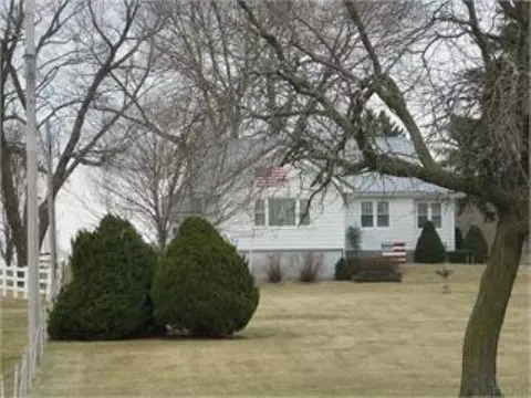 1994 Newell St, Waterloo, IA 50703