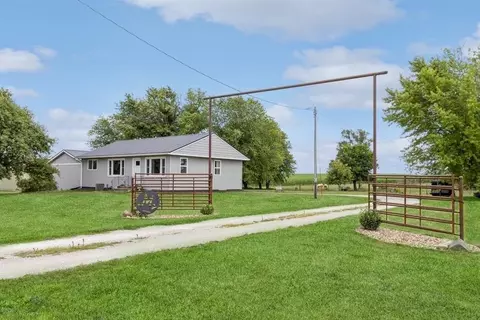 3750 Walker Rd, Walker, IA 52352