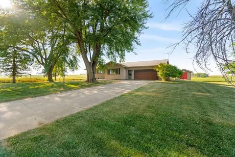 2950 Tarrymore Dr, Waterloo, IA 50701