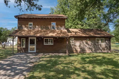 1623 W Lone Tree Rd, Cedar Falls, IA 50613